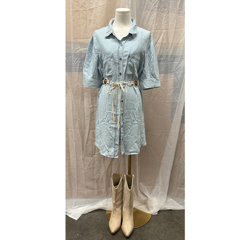 KUT from the kloth light wash short sleeve shirt